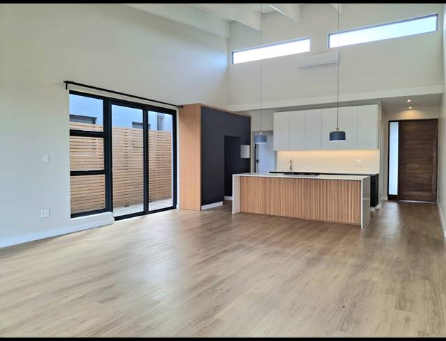 2 BEDROOM TOWNHOUSE FOR SALE IN SALT ROCK
